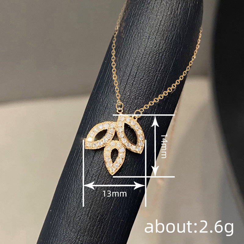 Women's Metal Hollow Leaf Horse Eye Necklace